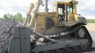 Caterpillar D9N Backfilling