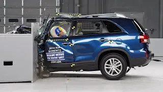 2014 Kia Sorento driver-side small overlap IIHS crash test