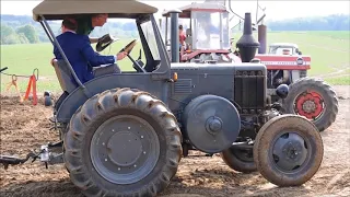 Detmolds Bürgermeister Rainer Heller fährt Traktor