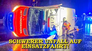 [SCHWERER UNFALL AUF EINSATZFAHRT] RETTUNGSWAGEN KIPPT UM | LASTER RAMMT RTW | SANITÄTER EINGEKLEMMT