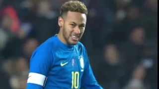 Neymar sofre contusão e é substituído por Richarlison em amistoso contra Camarões