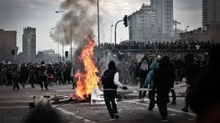 Chile: student protesters clash with police in Santiago