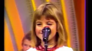 Le petit pont de bois d'Yves Duteil chanté par Claire à l'Ecole des Fans de Jacques Martin