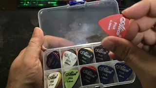 Unboxing Shopee Order : 50pcs Pick / Guitar Wall Hanger / Self Adhesive Velcro Tape & Others