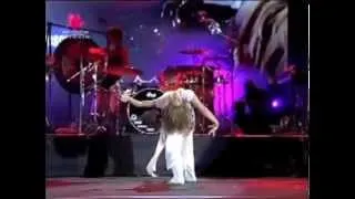 9) Shakira - Ojos Asi (Rock In Rio Lisboa 2006)
