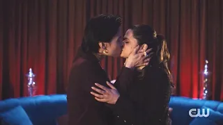 Melanie and Roxie kiss 4x11 || Charmed