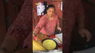 Pune Aunty Selling Thalipeeth for Rs.30/-😍 #explore #streetfood #shortvideo #shorts #pune