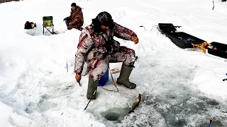 РЫБАЛКА НА ПОДПУСК. Рыба зверь оборвала снасти. Горная рыбалка зимой на дальнем востоке России.