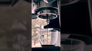 Espresso Flow with 54mm Portafilter | Sage Barista Express