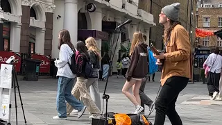 Leonard Cohen, Hallelujah (cover by Sasha) - busking in the streets of London, UK