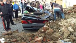 Впала стіна на авто в Мукачево