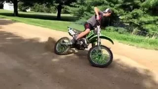 Kx125: tutorial donuts and wheelie