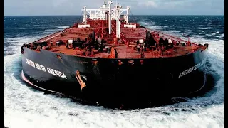 BIGGEST OIL TANKER SHIPS OVERCOME MONSTER STORM & MASSIVE WAVES IN HURRICANE