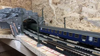 Kurzes Video, 2 Lange Züge am Südportal der Paradestrecke