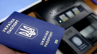 ЕС требует от Украины выдавать биометрические паспорта жителям Крыма