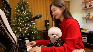 강민경이 휴지와 함께 부르는 캐롤 It’s beginning to look a lot like christmas