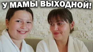 НЕ СУДИТЕ СТРОГО! ДОЧЬ СНИМАЕТ ВИДЕО, А У МАМЫ ВЫХОДНОЙ 🥰