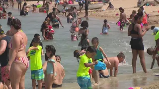 Despite heat, Chicagoans enjoy warm day by the lake