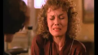 Twin peaks - episode1 - Sarah's break down