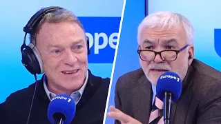 Christophe Hondelatte face à Pascal Praud : "Robert Badinter était très égotique !"