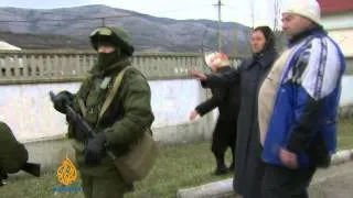 Gunmen surround Ukranian bases in Crimea