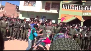 "Tinku" à Macha, en Bolivie (mai 2017) : bagarre entre hommes