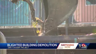 New Orleans demolishes blighted Algiers apartment complex