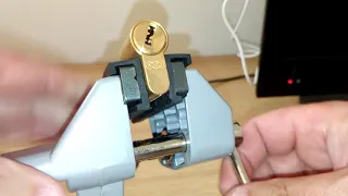 (86) AGB dimple lock picked and gutted