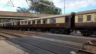 THE EAST ANGLIAN EXPLORER 37403'Isle Of Mull leads & 47773 on the rear pass cremorne lane on 19/7/23