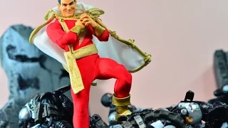 Mezco One:12 Collective Shazam! (Captain Marvel) Review