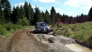 2010 Mercedes-Benz GLK Goes Off-Road