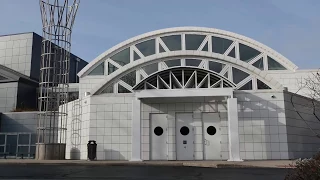 Chicago Architect Stanley Tigerman Describes Illinois Holocaust Museum's Symbolic Design