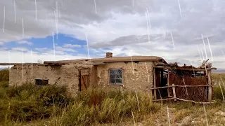 A house in the desert saved me from death. Overnight in a strange place. Solo