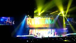 Rihanna budapest pon the replay-whats my name-rude boy live 08/12/2011