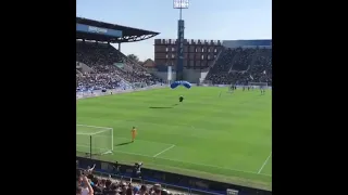 Sassuolo-Inter, paracadutista a sorpresa in campo durante il gioco