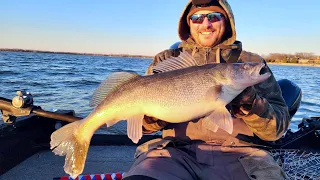 Big Pre Spawn Walleyes on Green Bay!! 3-6-24