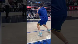 Klay Thompson getting some shots up before taking on the Dallas Mavs on Wednesday Night.