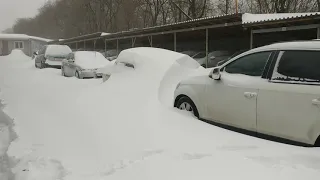 Снегопад 13е февраля. Со стоянки я уехал первый, audi Q7 quattro в снегу.