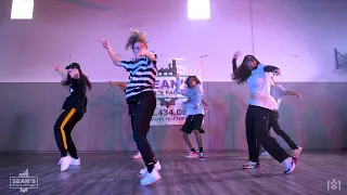 Big dance! Hop-shuffle