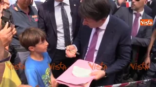 Ischia, un bimbo chiede l'autografo a Conte e lui: "Non sono un calciatore"