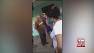 Pelea en cola para comprar pollo en Cuba y hospitales sin la higiene necesaria