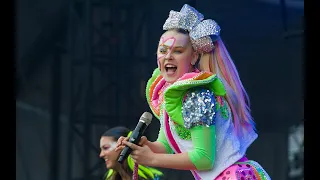 JoJo Siwa issues statement after board game with her name is deemed inappropriate by parents