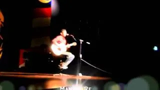 Pakistan Night Live - "Mansoor Iqbal's" performance LIVE in Malaysia.wmv