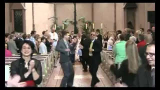 Auszug aus der Kirche mal anders (Hochzeit)