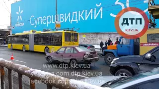 03.01.2016 ДТП КИЕВ ПОБЕДЫ ШУЛЯВКА ПРОВОДА 5 АВТО