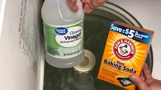 How To Clean A Smelly Washing Machine With Vinegar And Baking Soda