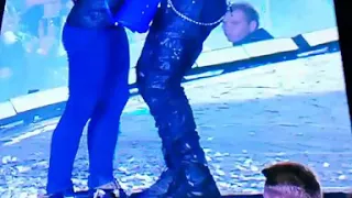 Enrique Iglesias in Kiev 2018 Поцелуй с фанаткой