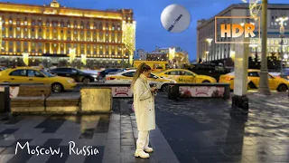 ⁴ᴷ [HDR] EVENING CENTER OF MOSCOW 🇷🇺 UFO are flying in the USA, people are walking calmly in Russia