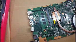 Réparation d'un ordinateur Asus qui ne s'allume plus. Asus computer repair that no longer turns on.