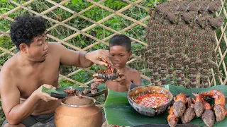 O.M.G Catch and Cook Yummy Gecko in Hot Clay Pot ដុតតុកែ ១០ក្បាលឆីលេង